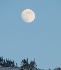 Moon-over-Lake-Detail