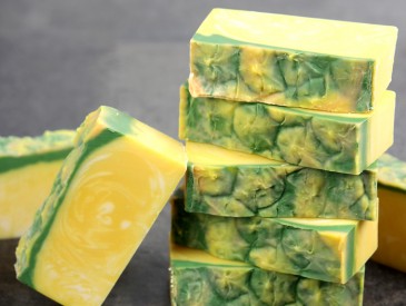 Perfect Pineapple Cold Process Soap DIY