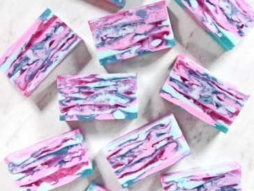 cotton-candy-melt-and-pour-soap-diy